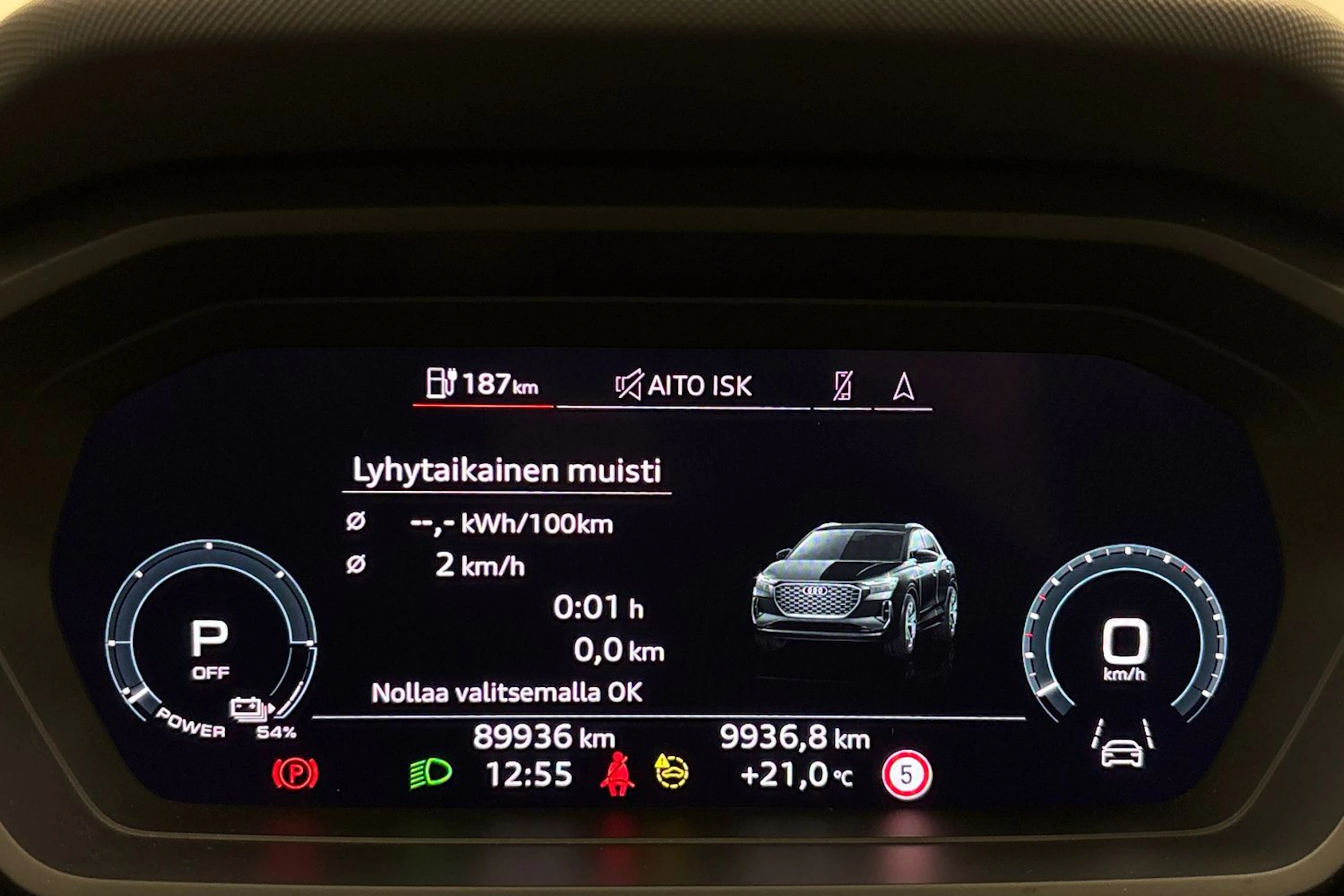 harmaa Audi Q4 e-tron 2023 kuva 16.