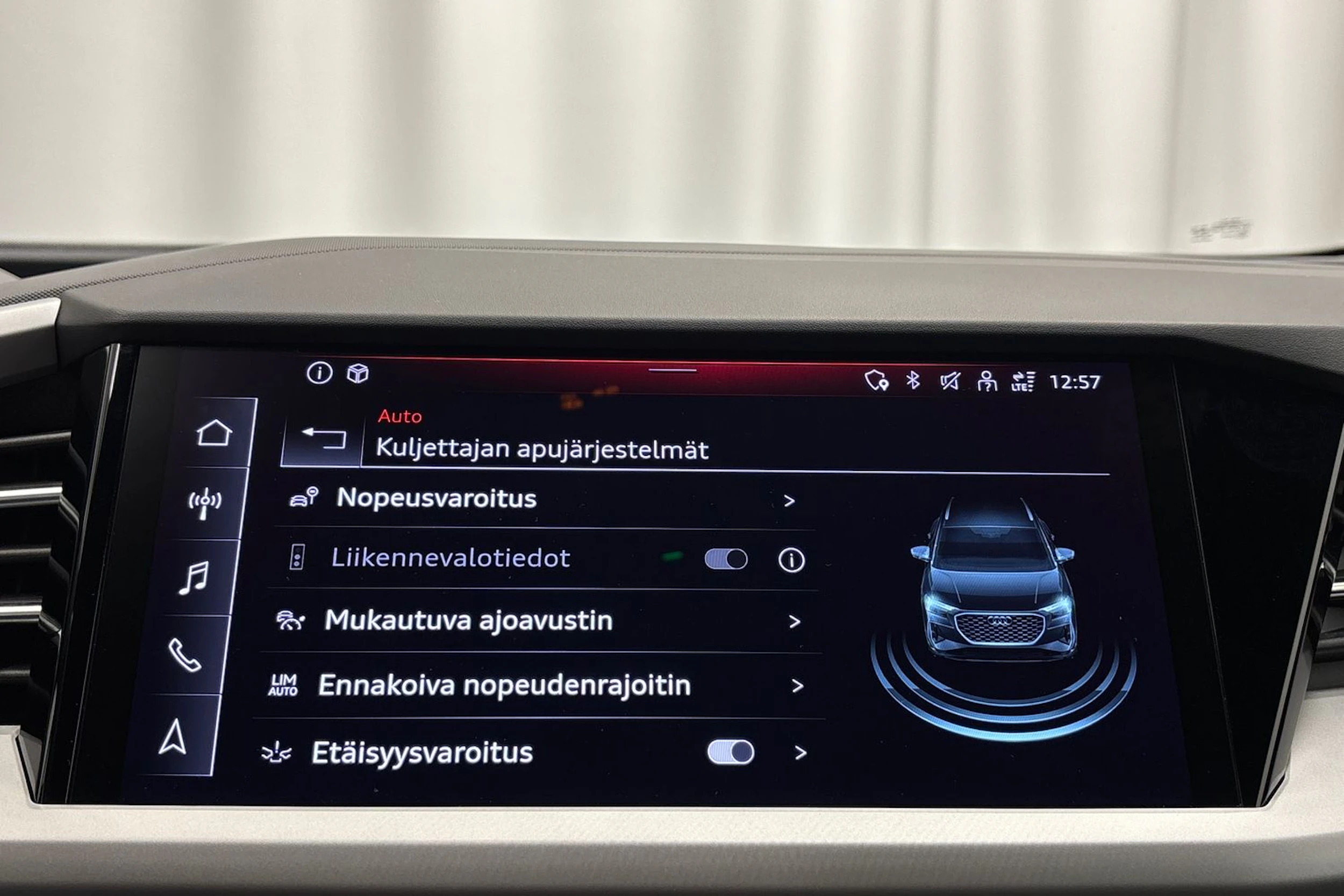 harmaa Audi Q4 e-tron 2023 kuva 19.