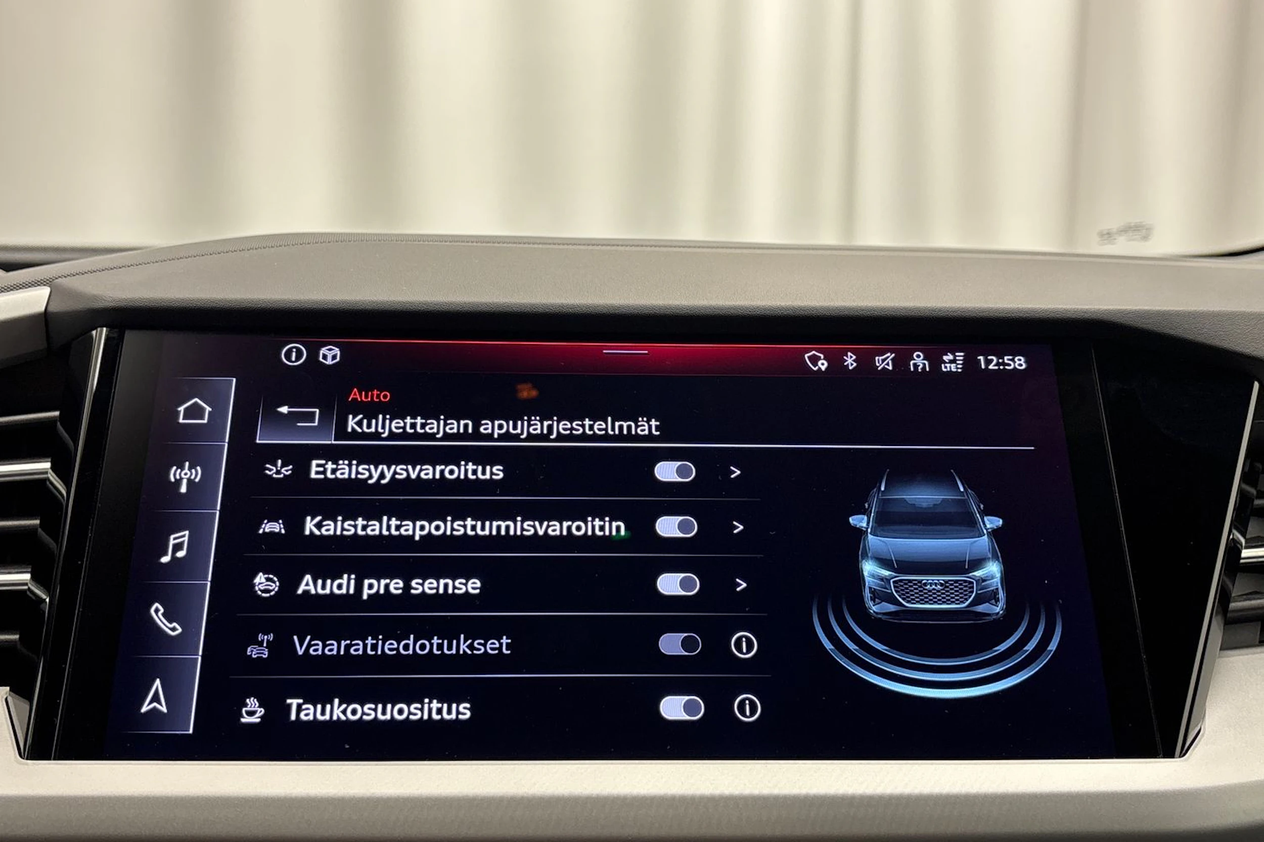 harmaa Audi Q4 e-tron 2023 kuva 20.