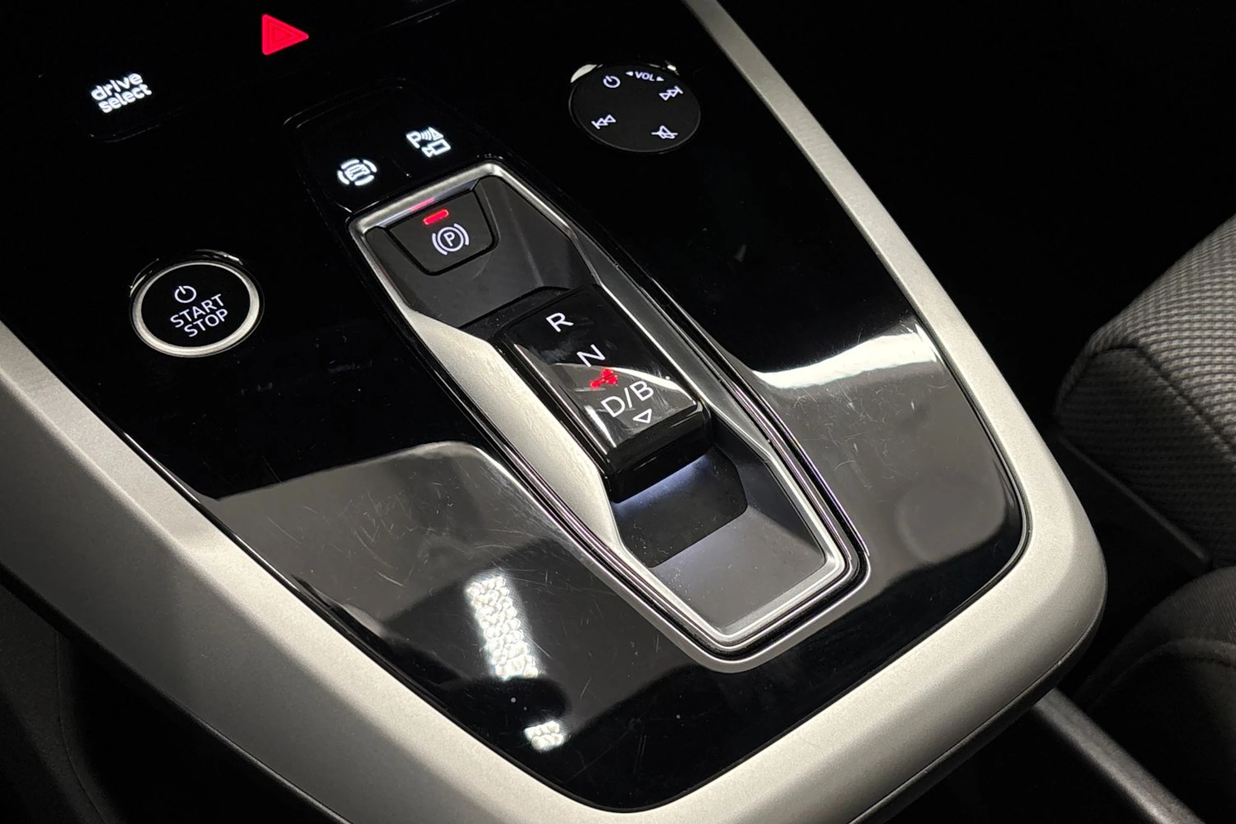 harmaa Audi Q4 e-tron 2023 kuva 23.