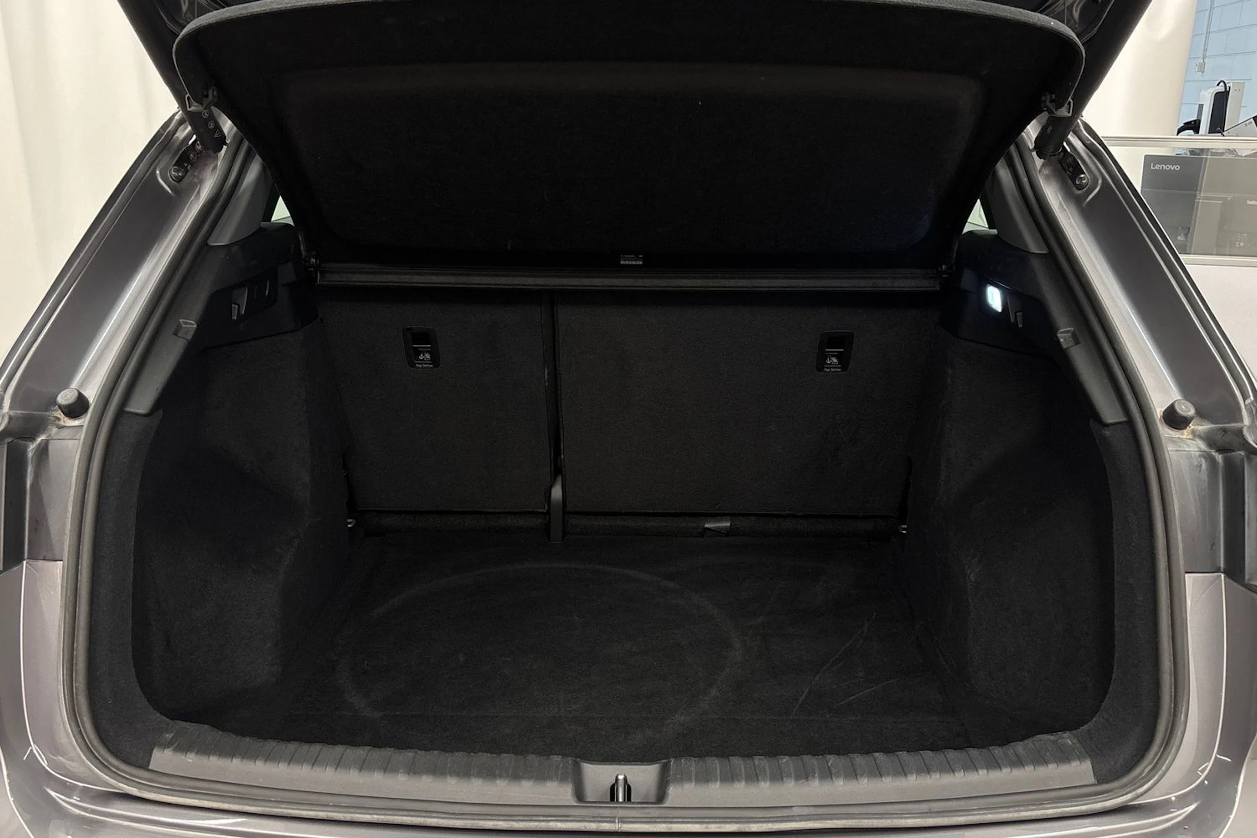 harmaa Audi Q4 e-tron 2023 kuva 24.
