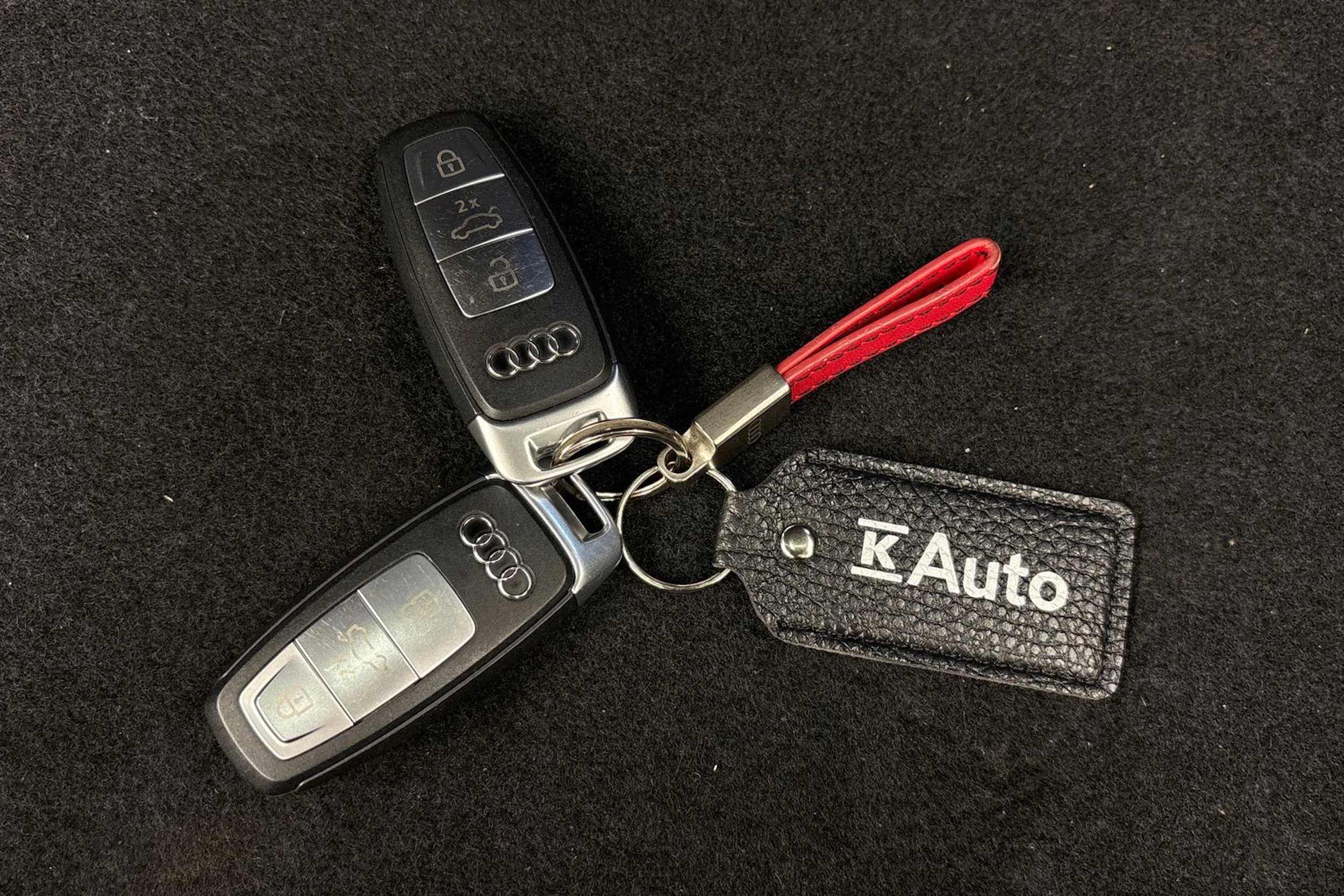 harmaa Audi Q4 e-tron 2023 kuva 26.