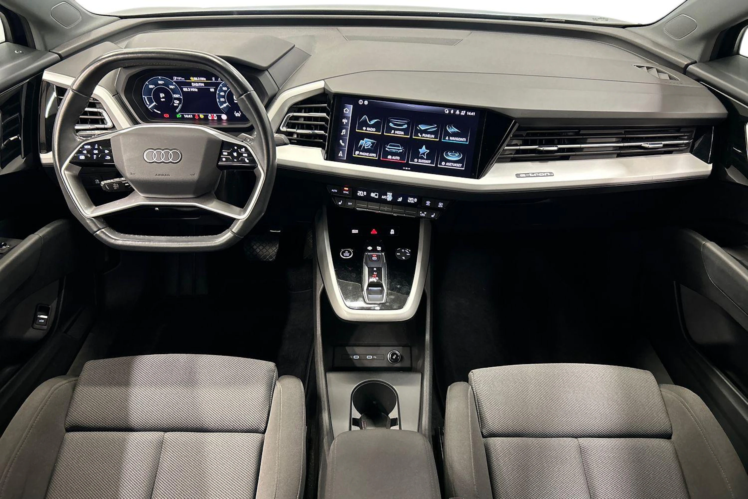 sininen Audi Q4 e-tron 2023 kuva 7.