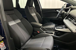 sininen Audi Q4 e-tron 2023 kuva 11.
