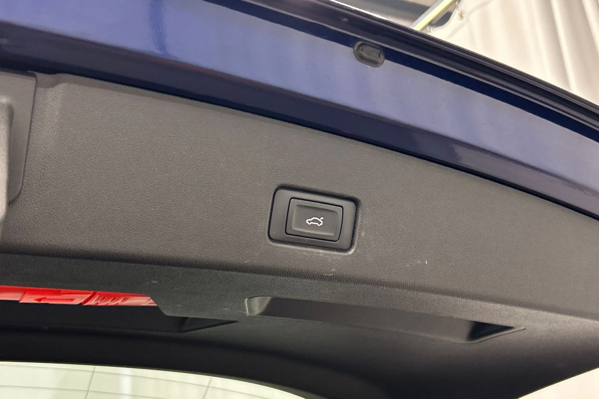 sininen Audi Q4 e-tron 2023 kuva 13.