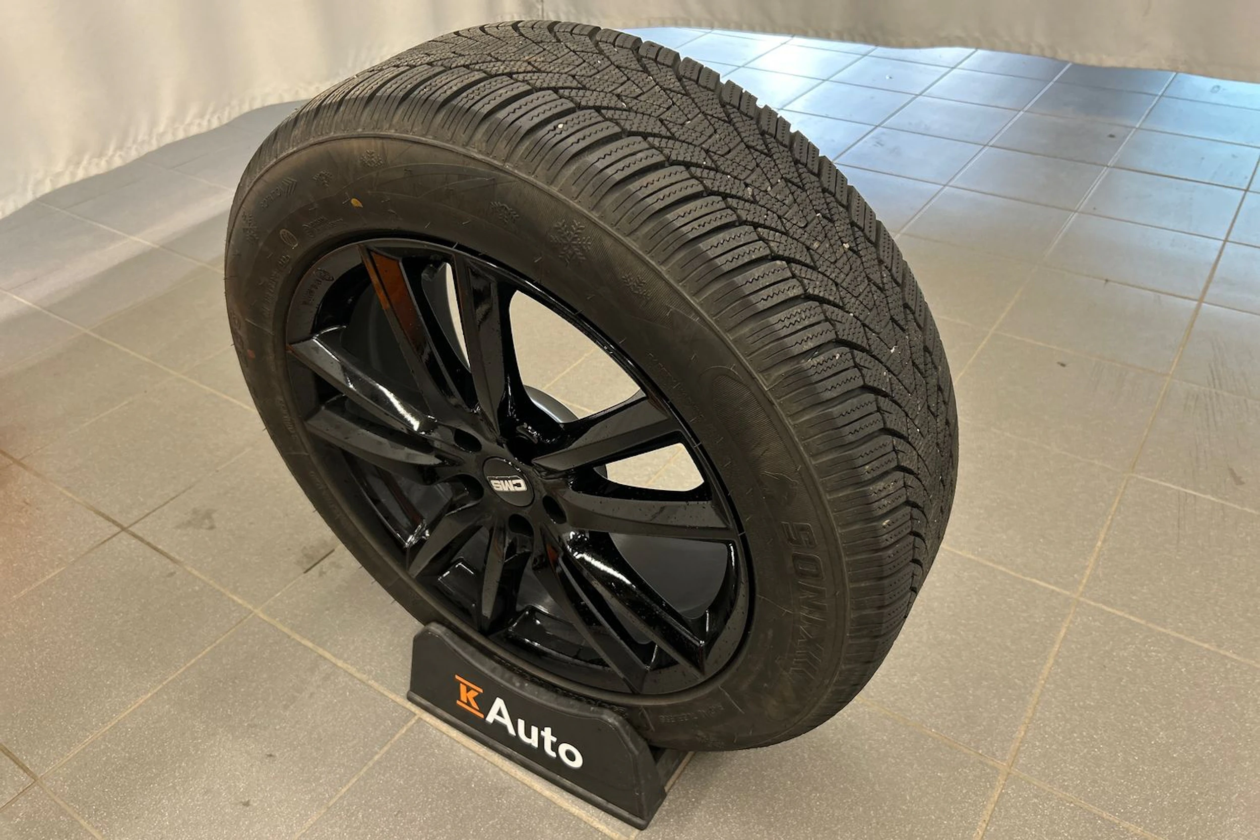 sininen Audi Q4 e-tron 2023 kuva 14.