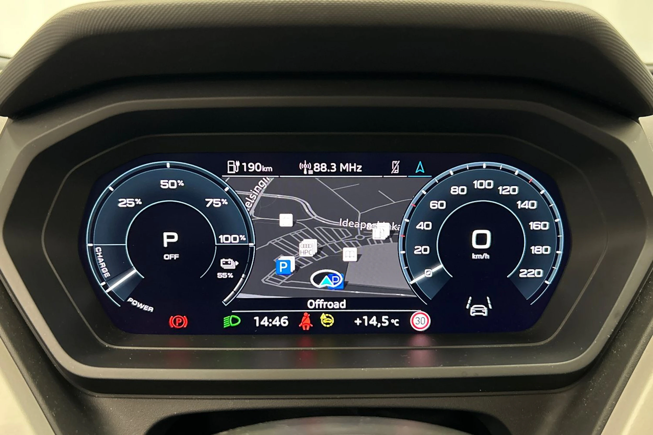 sininen Audi Q4 e-tron 2023 kuva 15.