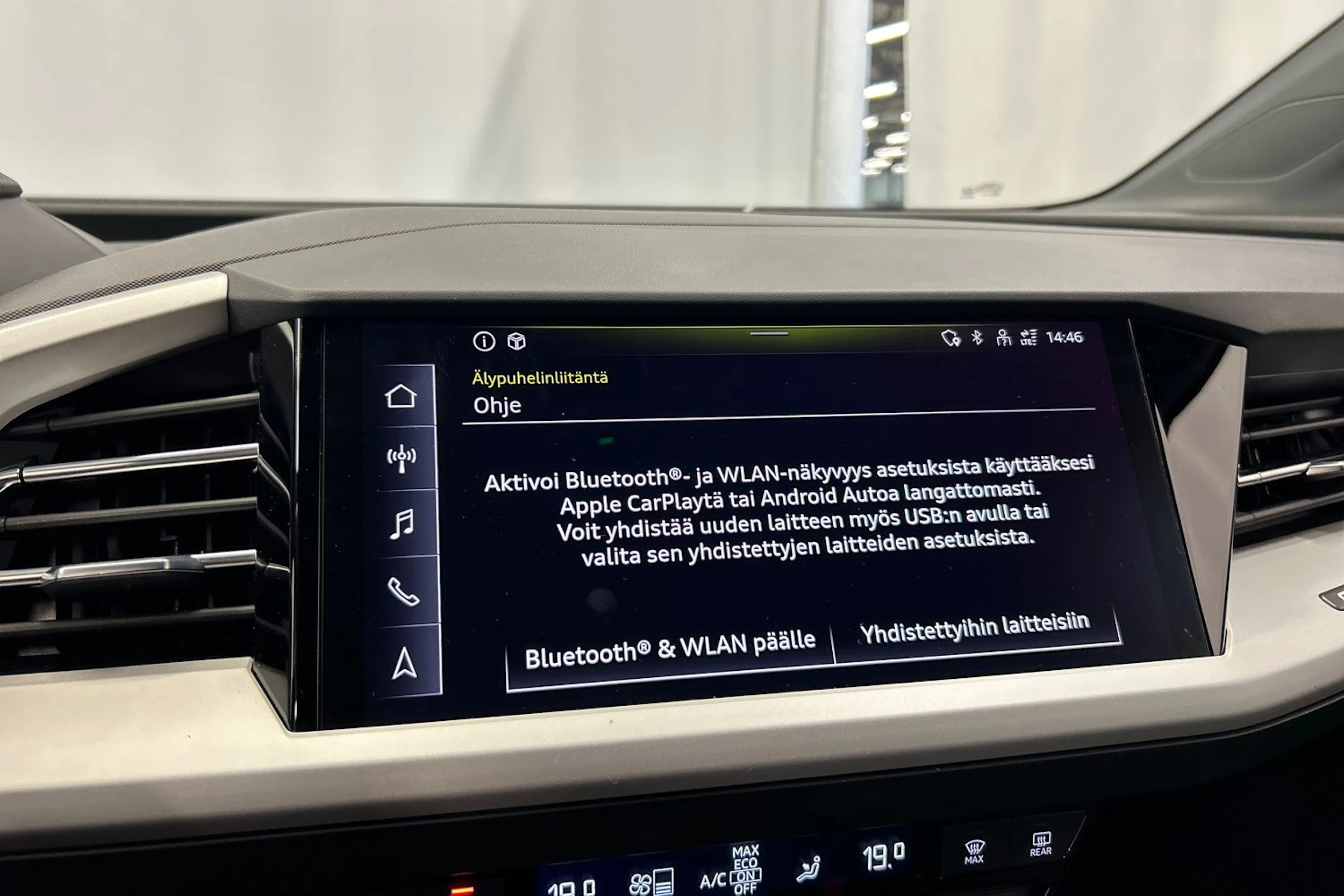 sininen Audi Q4 e-tron 2023 kuva 18.