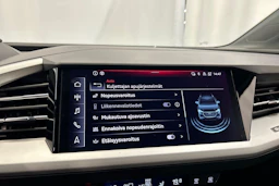 sininen Audi Q4 e-tron 2023 kuva 19.