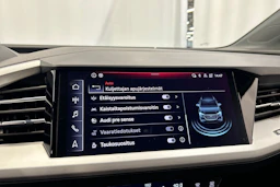 sininen Audi Q4 e-tron 2023 kuva 20.
