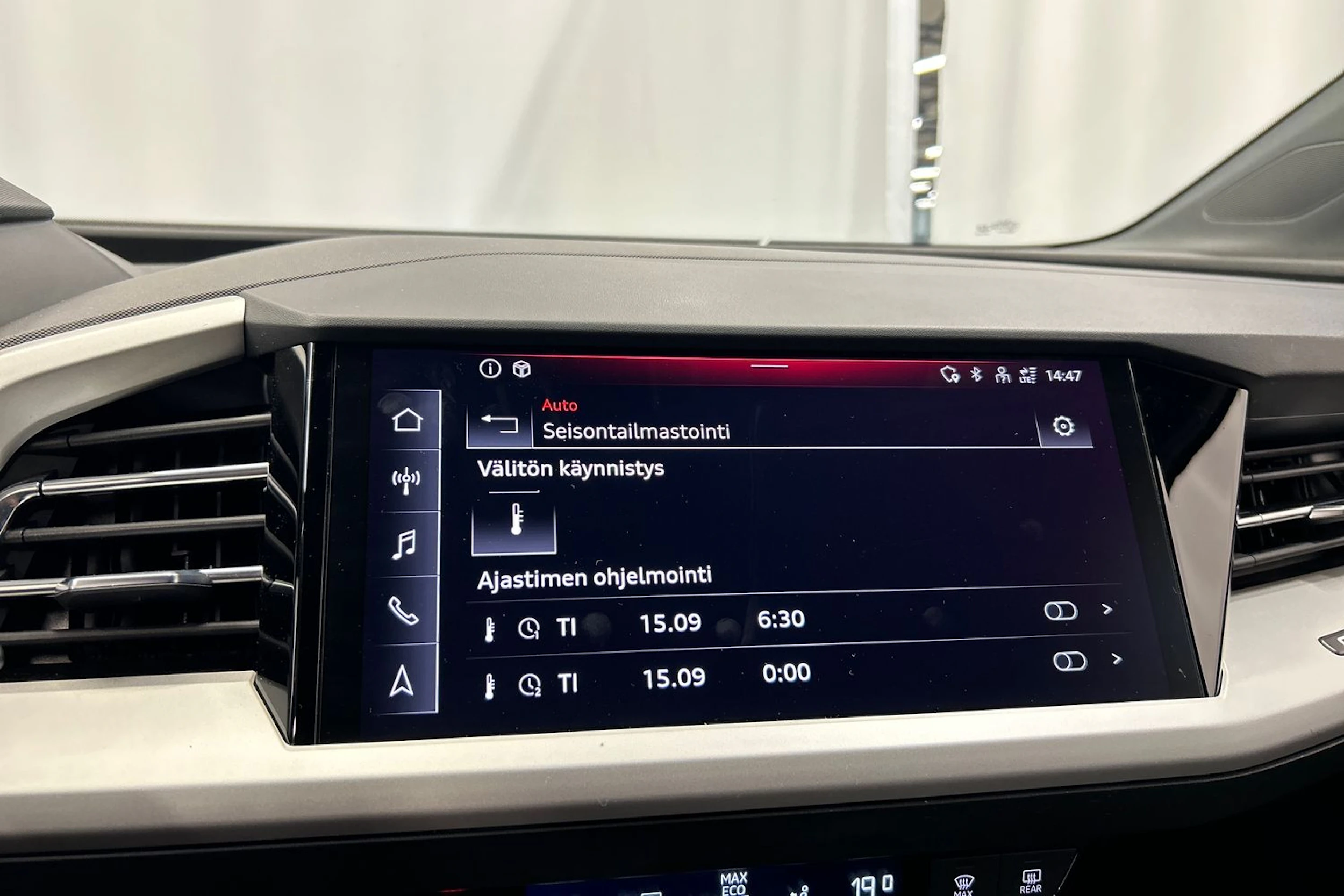 sininen Audi Q4 e-tron 2023 kuva 21.