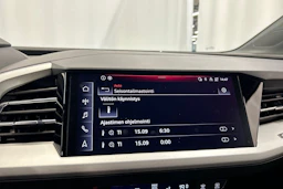 sininen Audi Q4 e-tron 2023 kuva 21.
