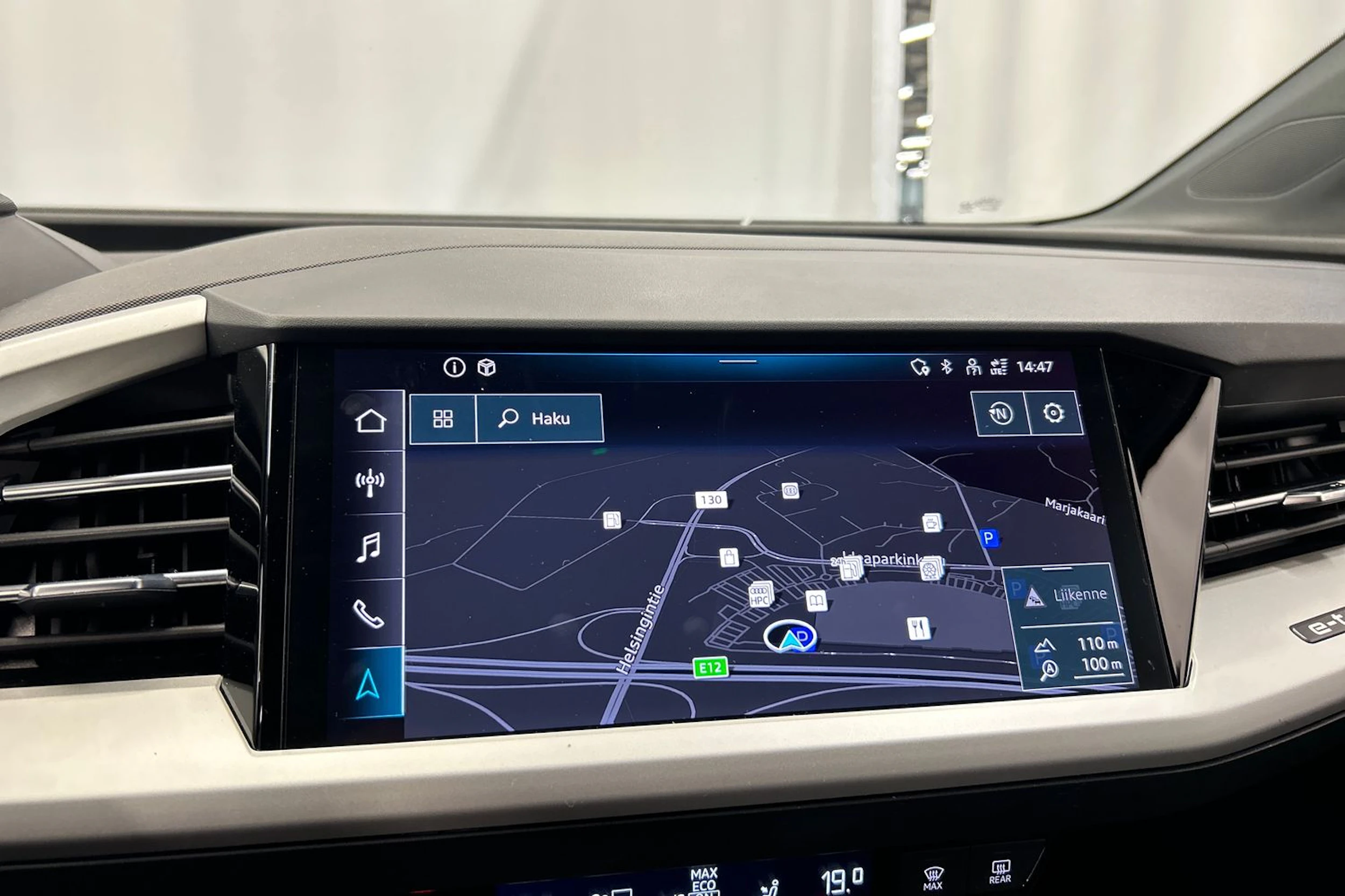 sininen Audi Q4 e-tron 2023 kuva 22.