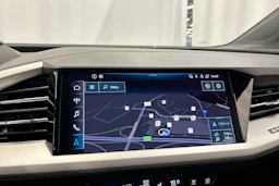 sininen Audi Q4 e-tron 2023 kuva 22.