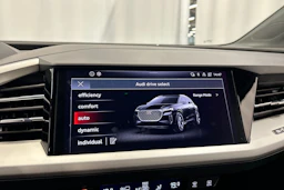 sininen Audi Q4 e-tron 2023 kuva 23.