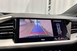sininen Audi Q4 e-tron 2023 kuva 24.