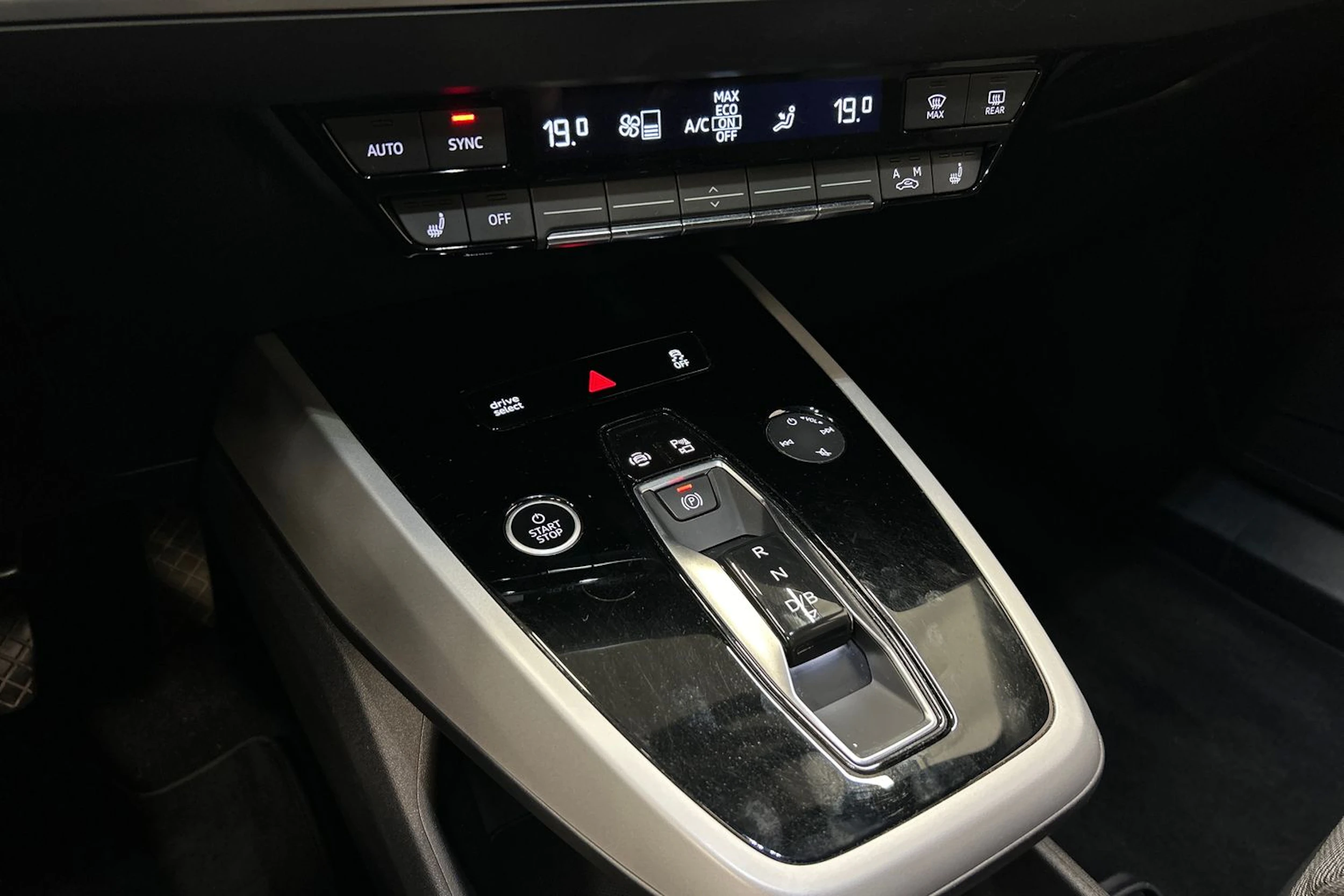 sininen Audi Q4 e-tron 2023 kuva 25.