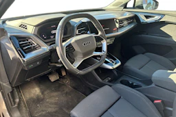 harmaa Audi Q4 e-tron 2023 kuva 3.