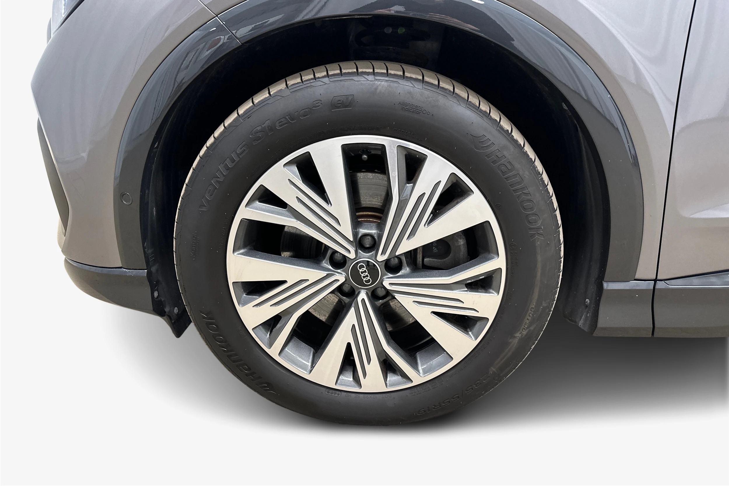 harmaa Audi Q4 e-tron 2023 kuva 12.