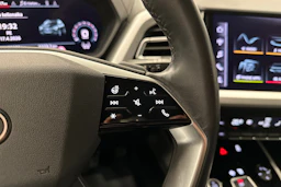 harmaa Audi Q4 e-tron 2023 kuva 17.