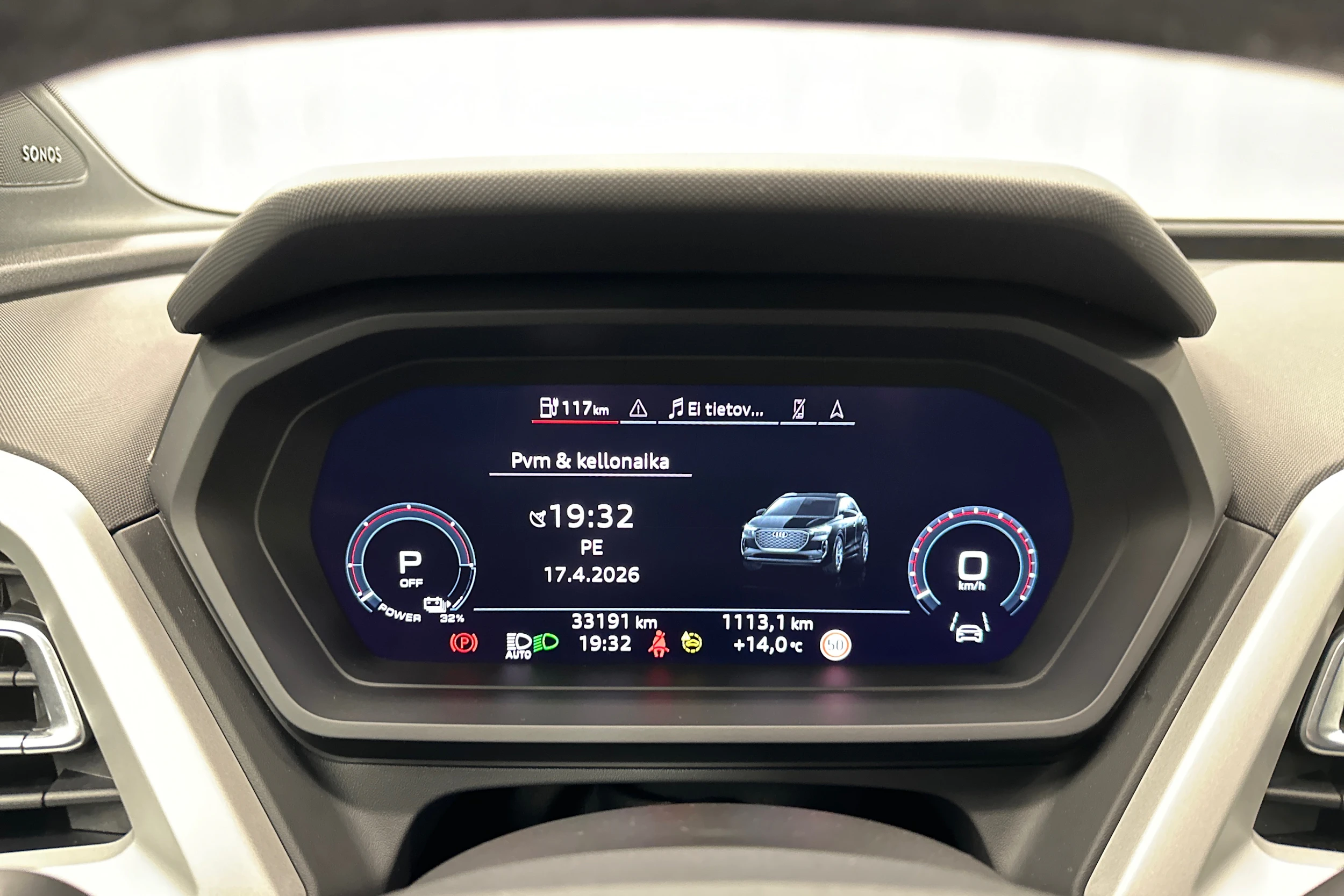 harmaa Audi Q4 e-tron 2023 kuva 19.