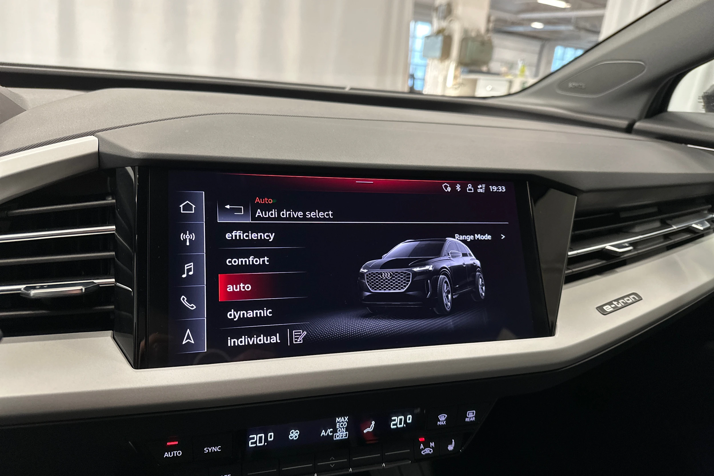 harmaa Audi Q4 e-tron 2023 kuva 23.