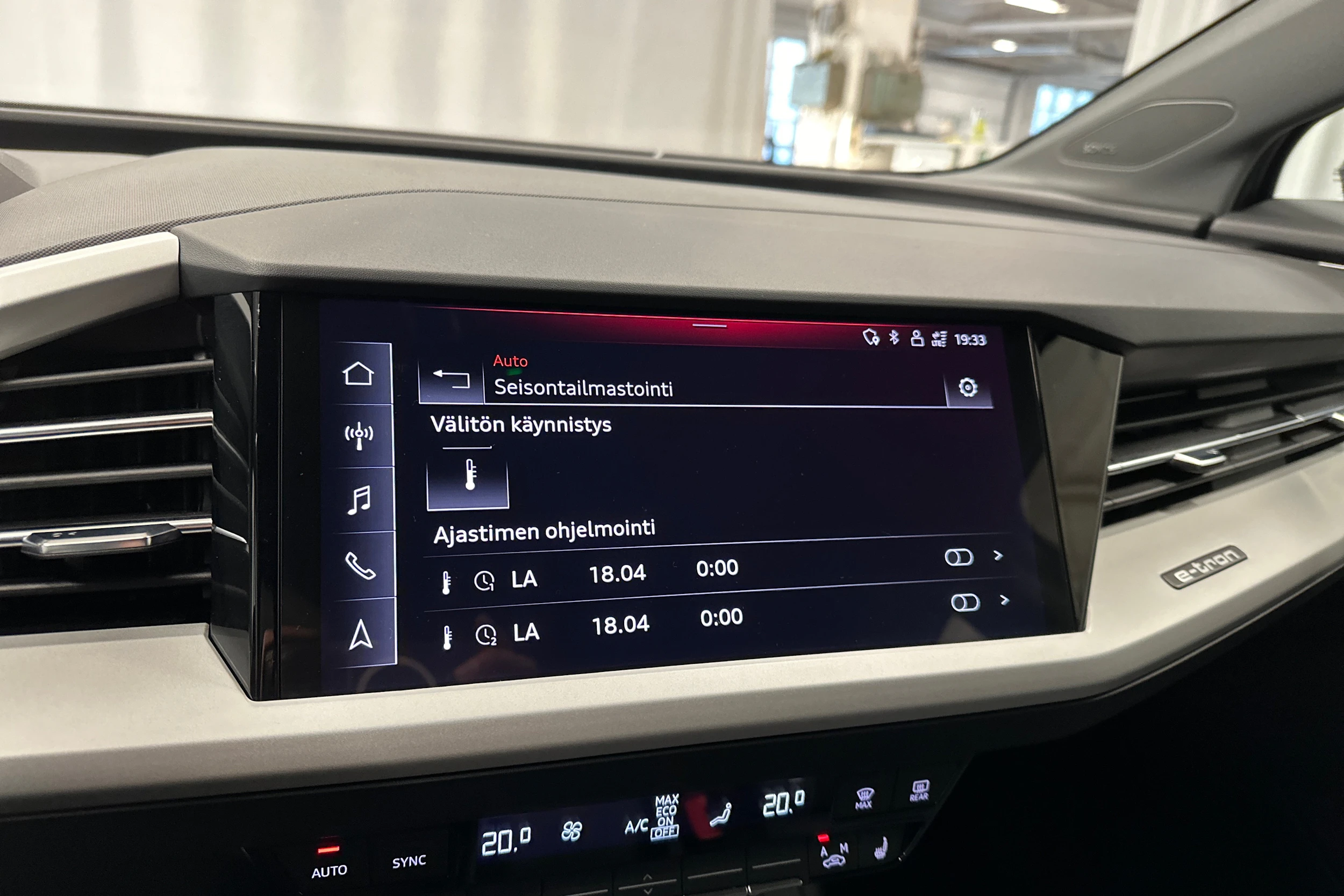 harmaa Audi Q4 e-tron 2023 kuva 24.