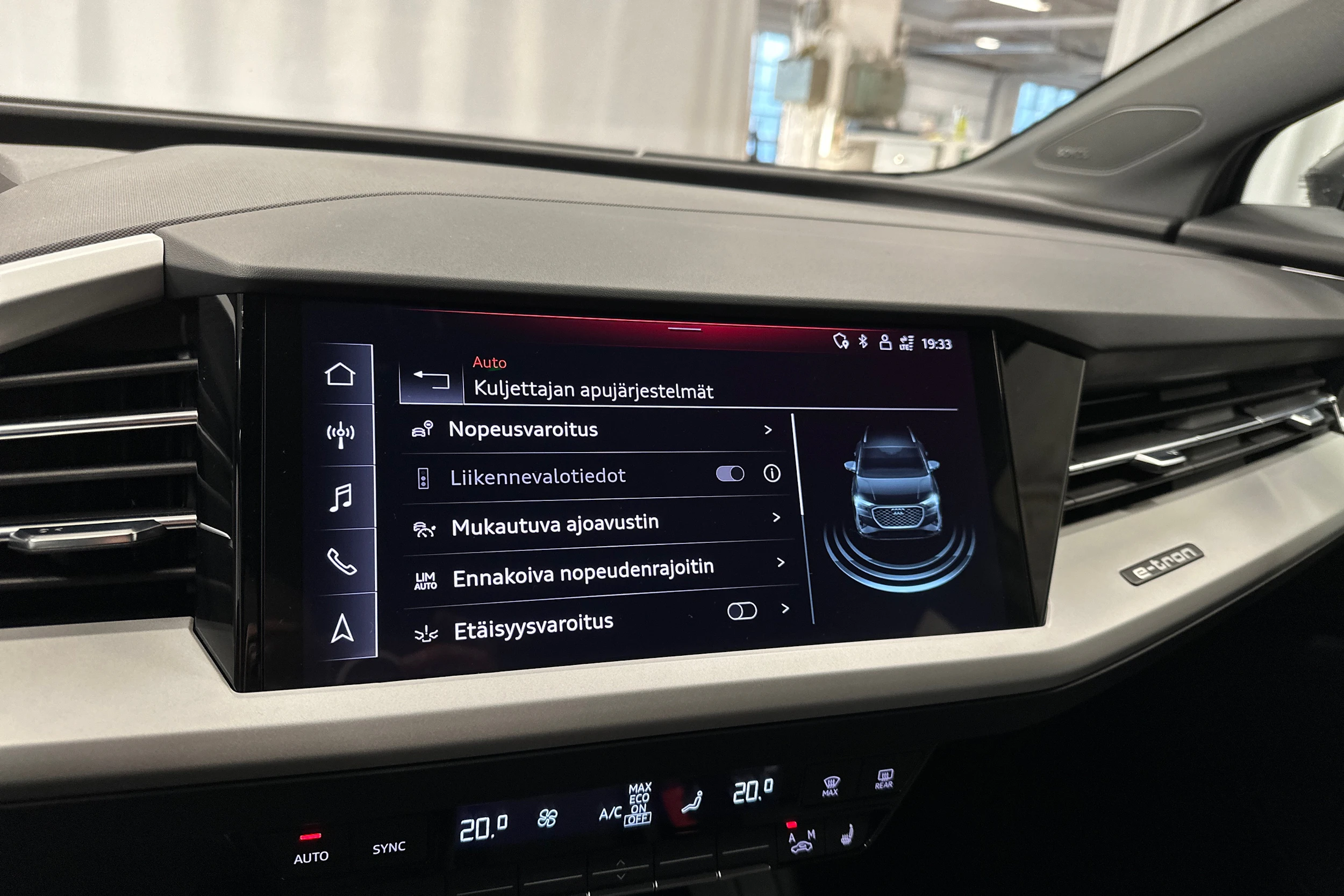 harmaa Audi Q4 e-tron 2023 kuva 25.