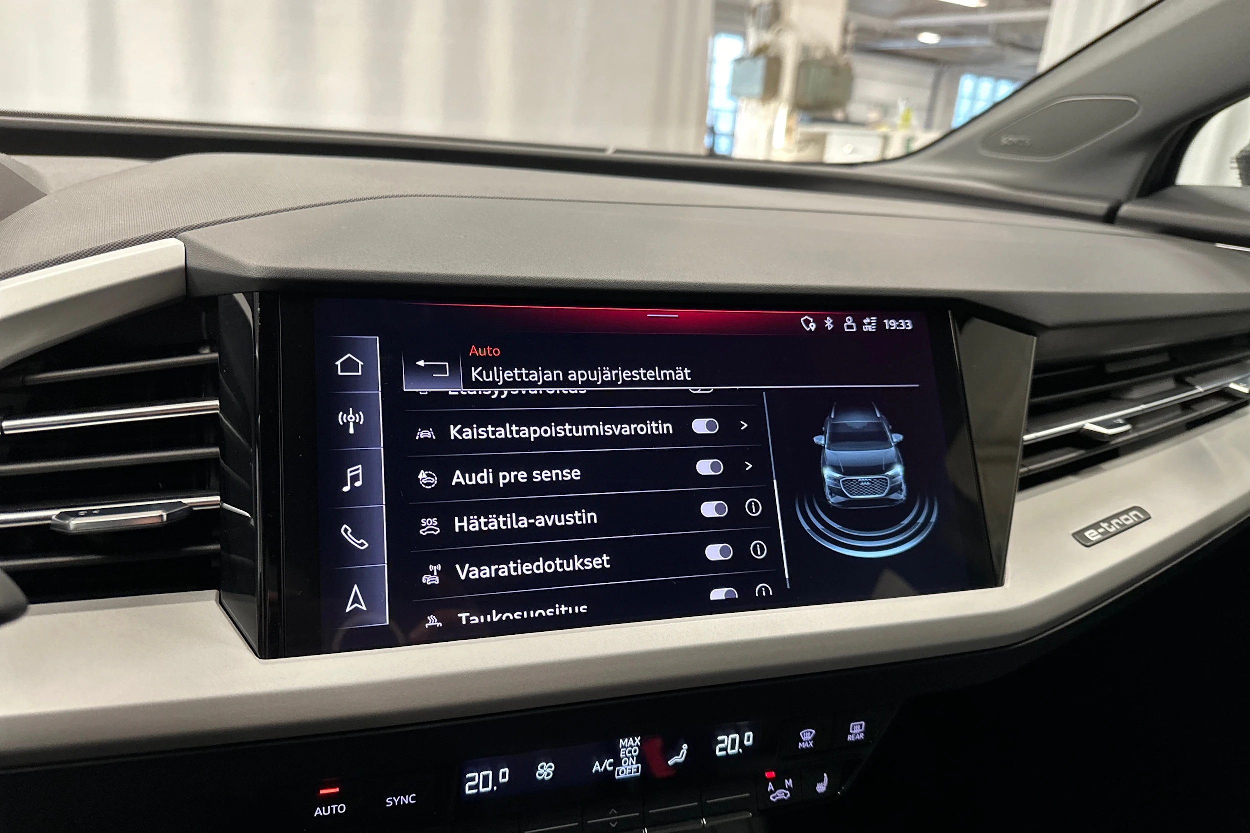 harmaa Audi Q4 e-tron 2023 kuva 26.