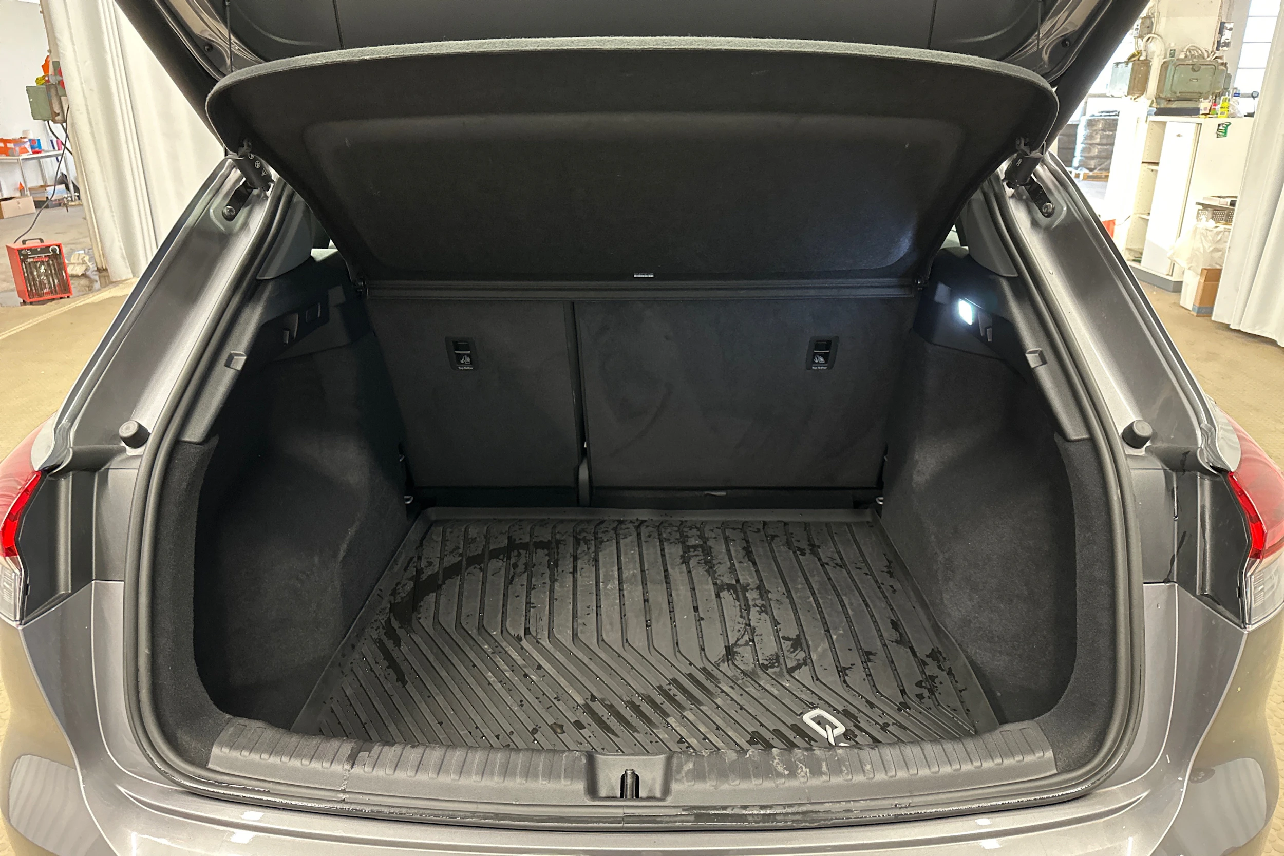 harmaa Audi Q4 e-tron 2023 kuva 30.