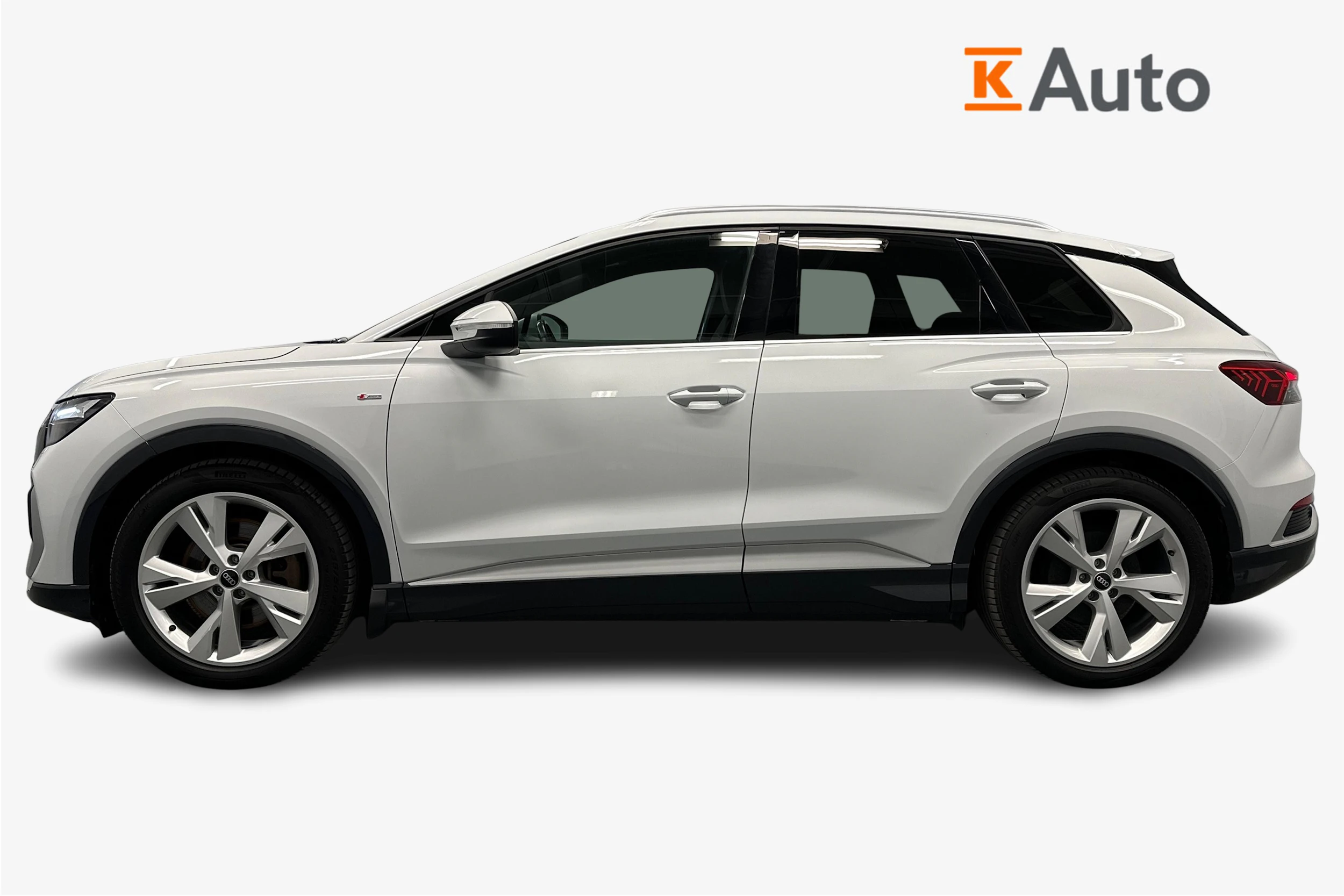 valkoinen Audi Q4 e-tron 2023 kuva 7.
