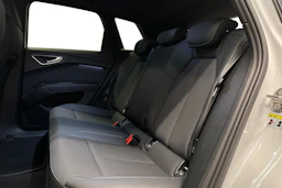 valkoinen Audi Q4 e-tron 2023 kuva 11.