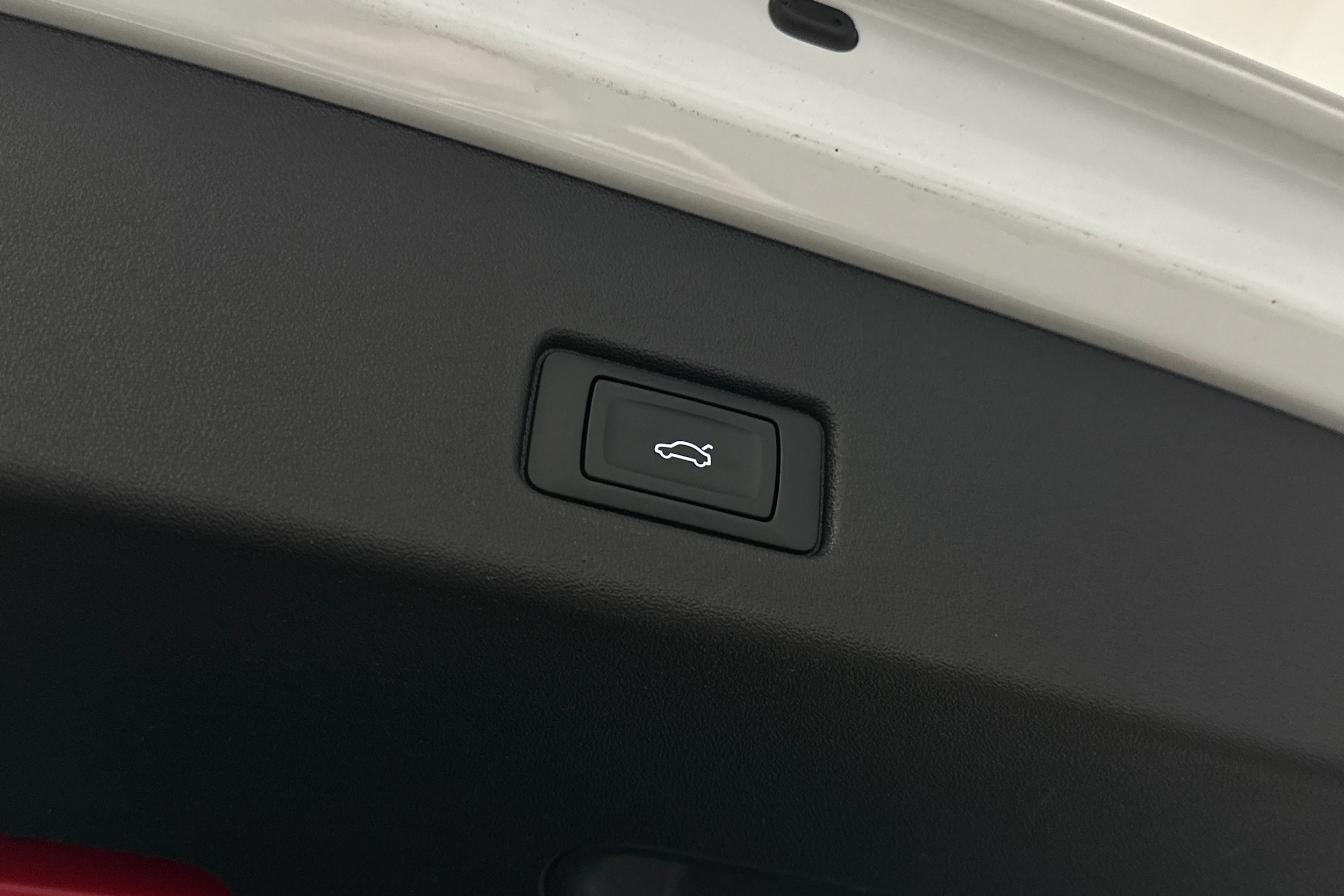 valkoinen Audi Q4 e-tron 2023 kuva 17.