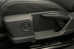 valkoinen Audi Q4 e-tron 2023 kuva 19.