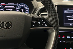 valkoinen Audi Q4 e-tron 2023 kuva 22.