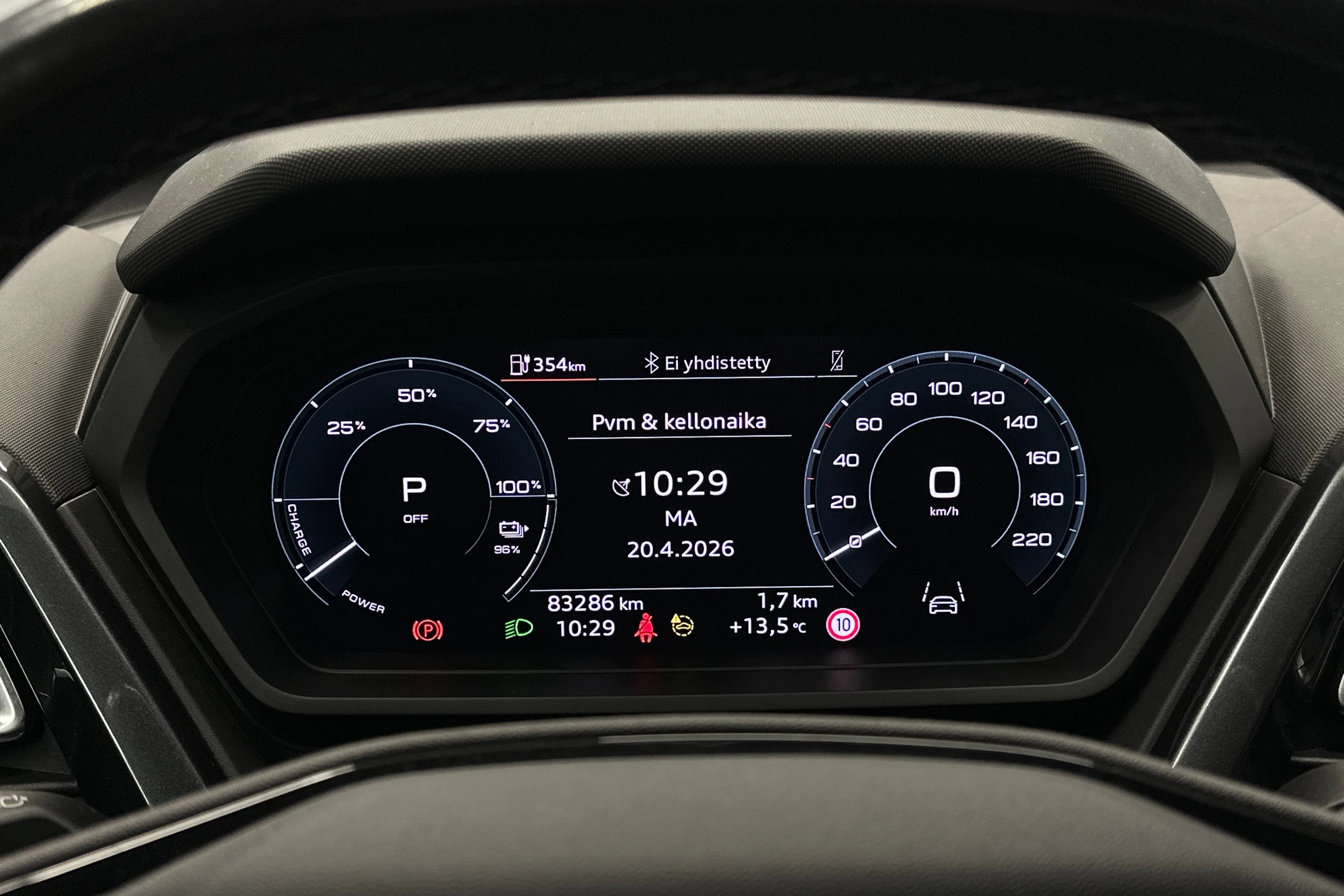 valkoinen Audi Q4 e-tron 2023 kuva 23.