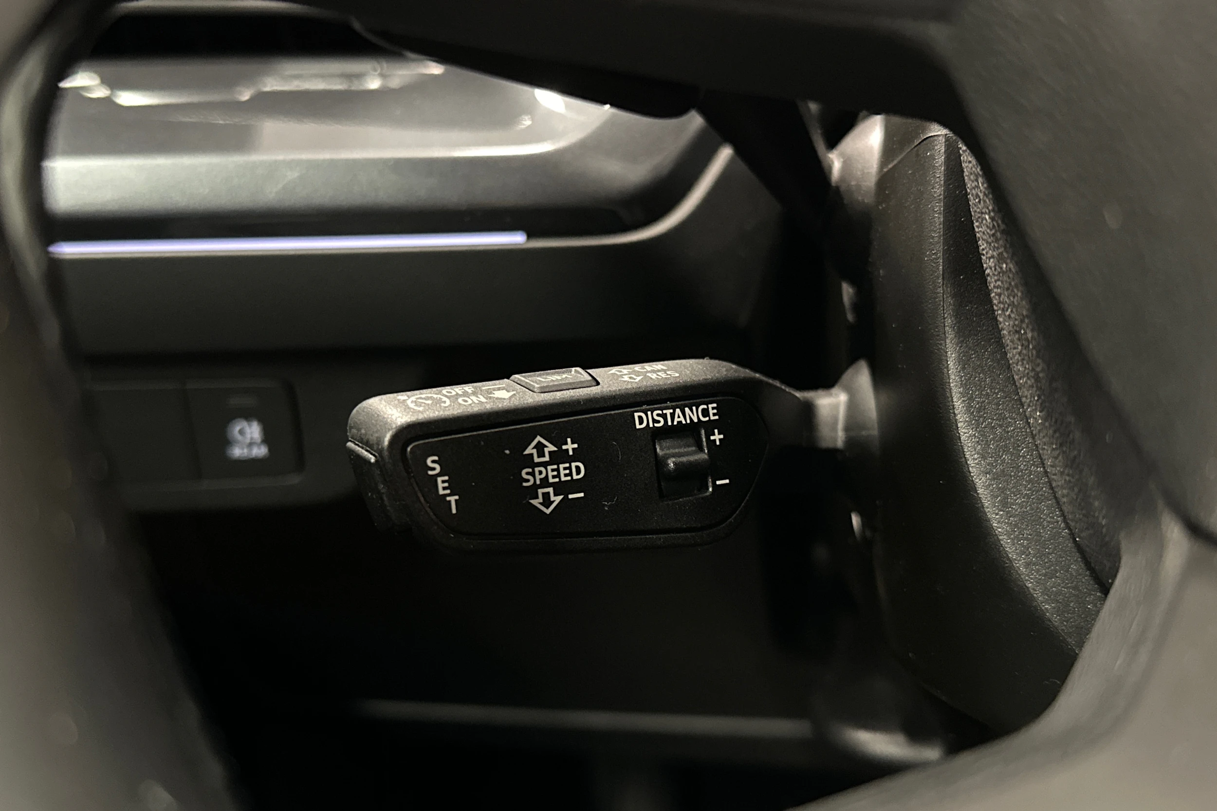 valkoinen Audi Q4 e-tron 2023 kuva 24.