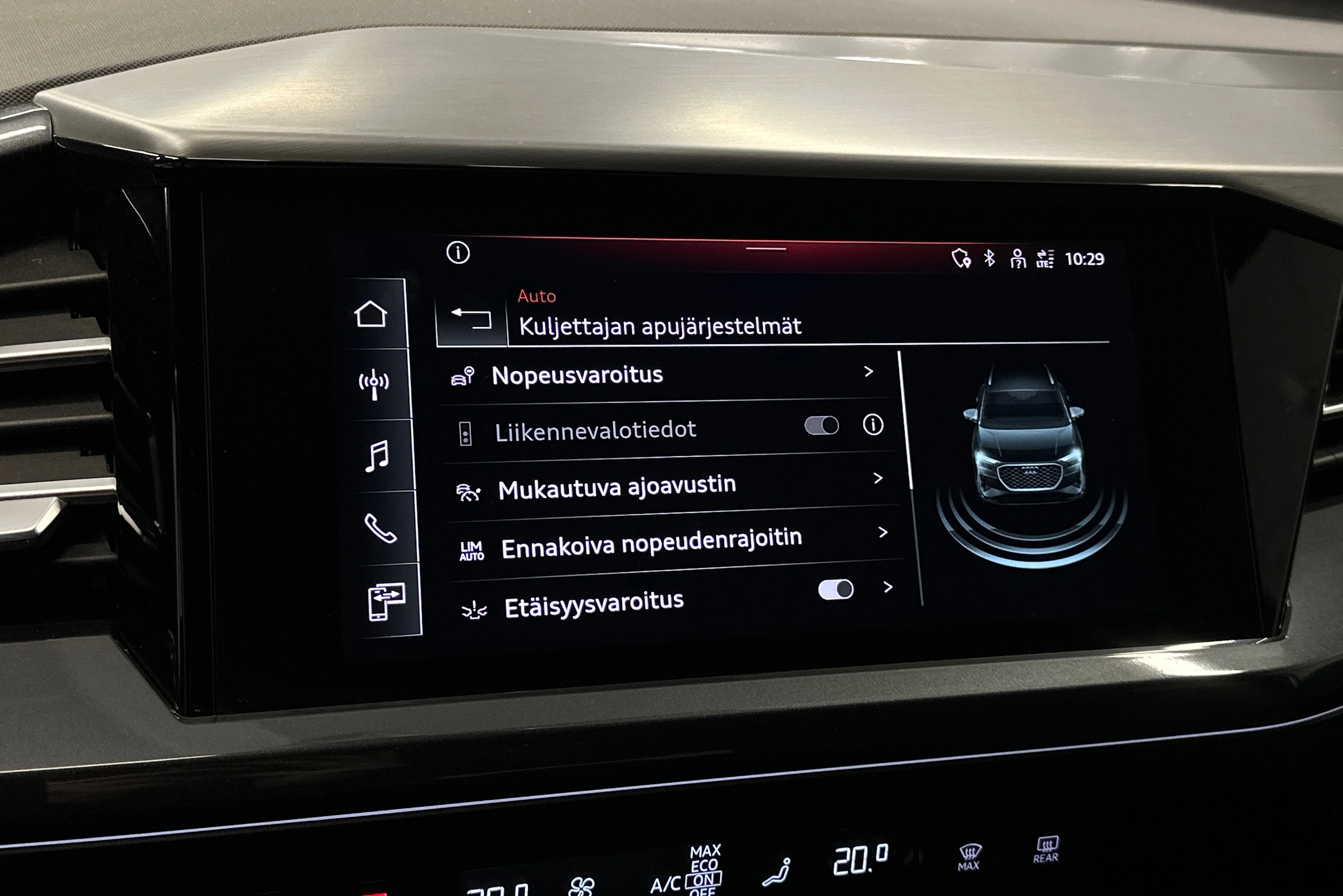 valkoinen Audi Q4 e-tron 2023 kuva 25.