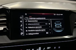 valkoinen Audi Q4 e-tron 2023 kuva 25.