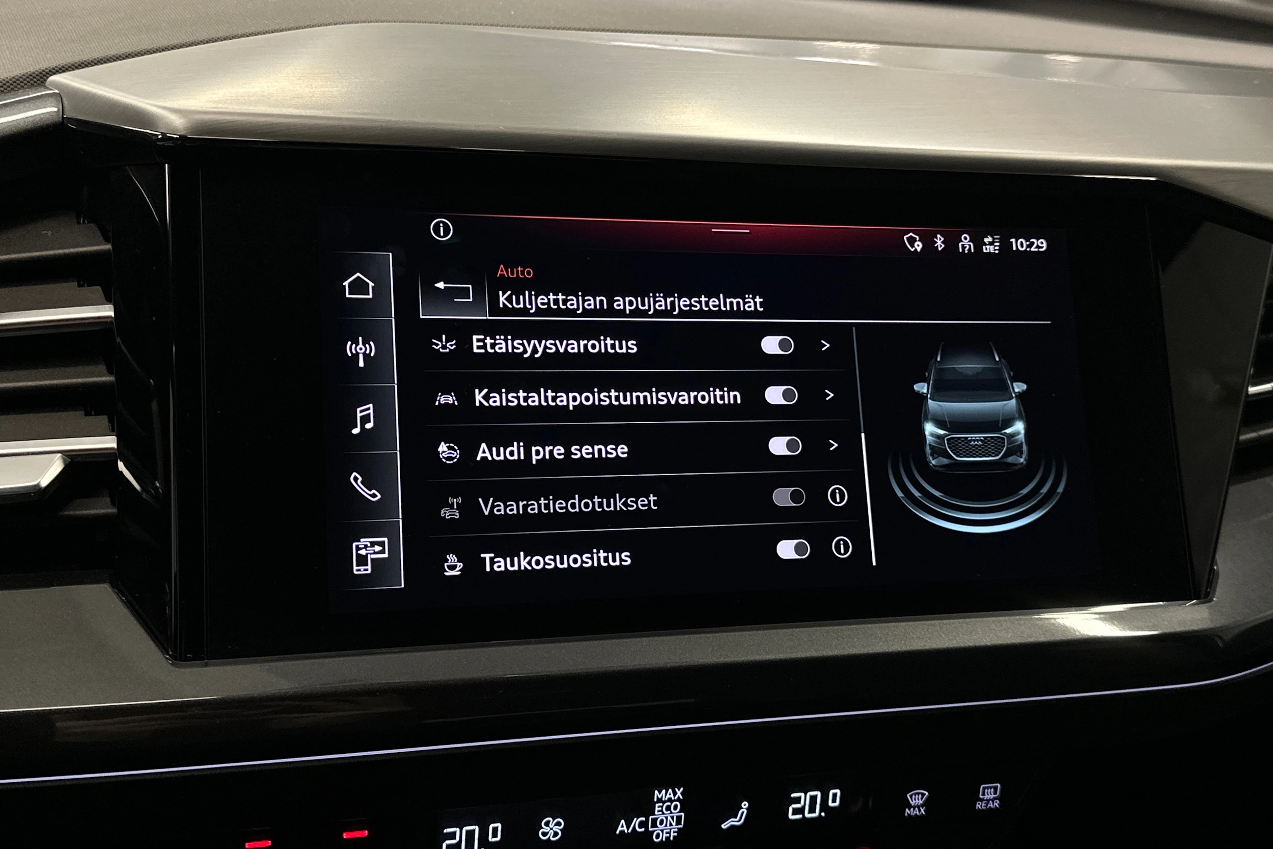 valkoinen Audi Q4 e-tron 2023 kuva 26.