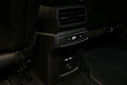 valkoinen Audi Q4 e-tron 2023 kuva 32.