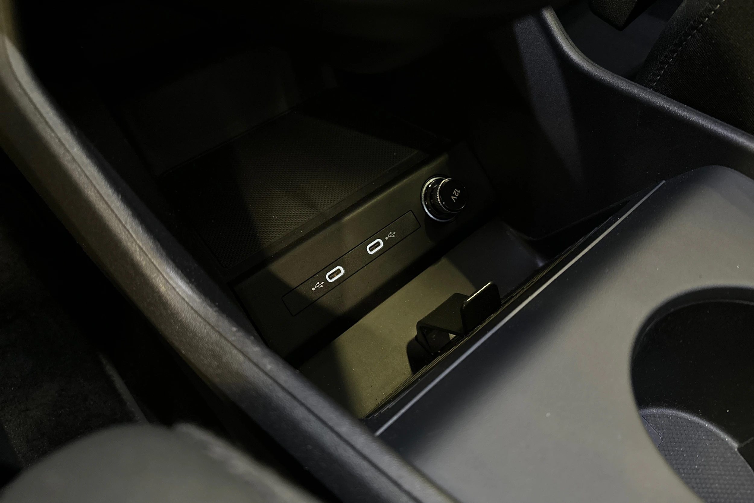 valkoinen Audi Q4 e-tron 2023 kuva 34.