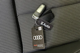 valkoinen Audi Q4 e-tron 2023 kuva 35.