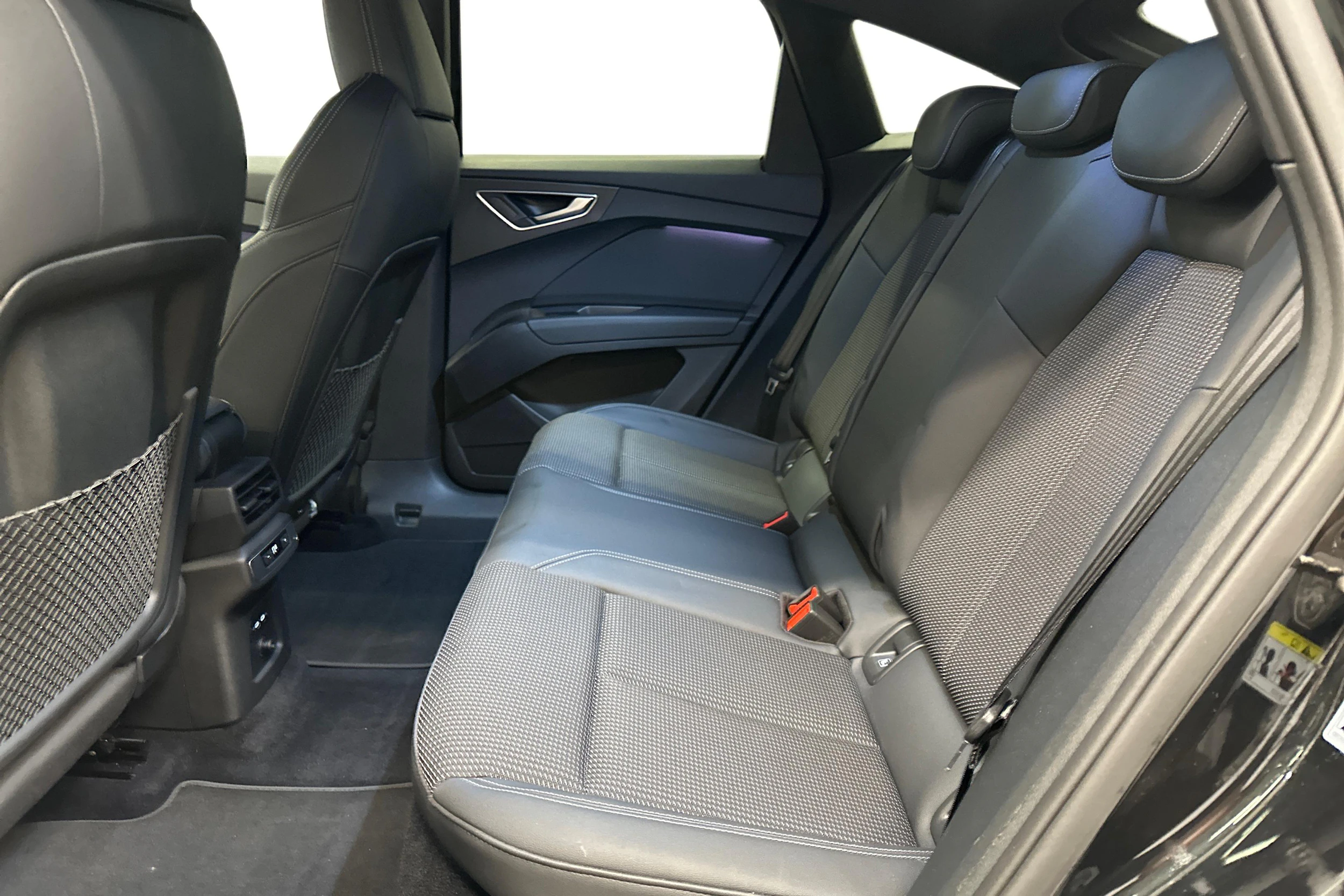 musta Audi Q4 e-tron 2023 kuva 11.