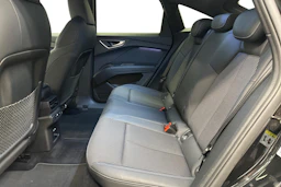 musta Audi Q4 e-tron 2023 kuva 11.