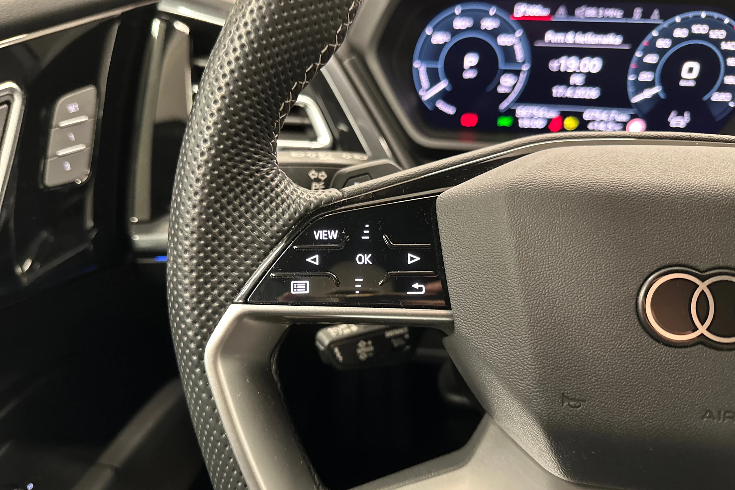 musta Audi Q4 e-tron 2023 kuva 15.