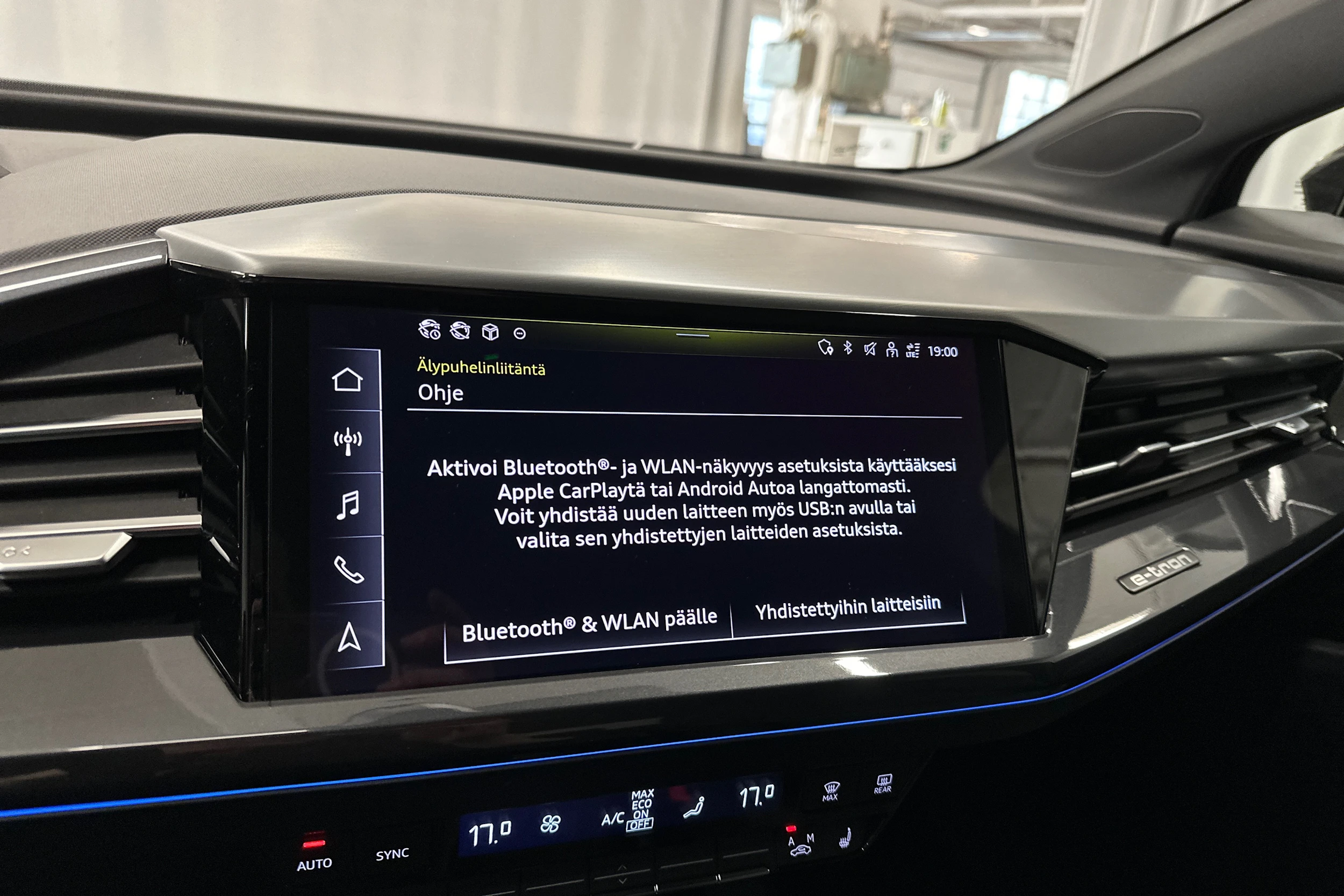 musta Audi Q4 e-tron 2023 kuva 21.