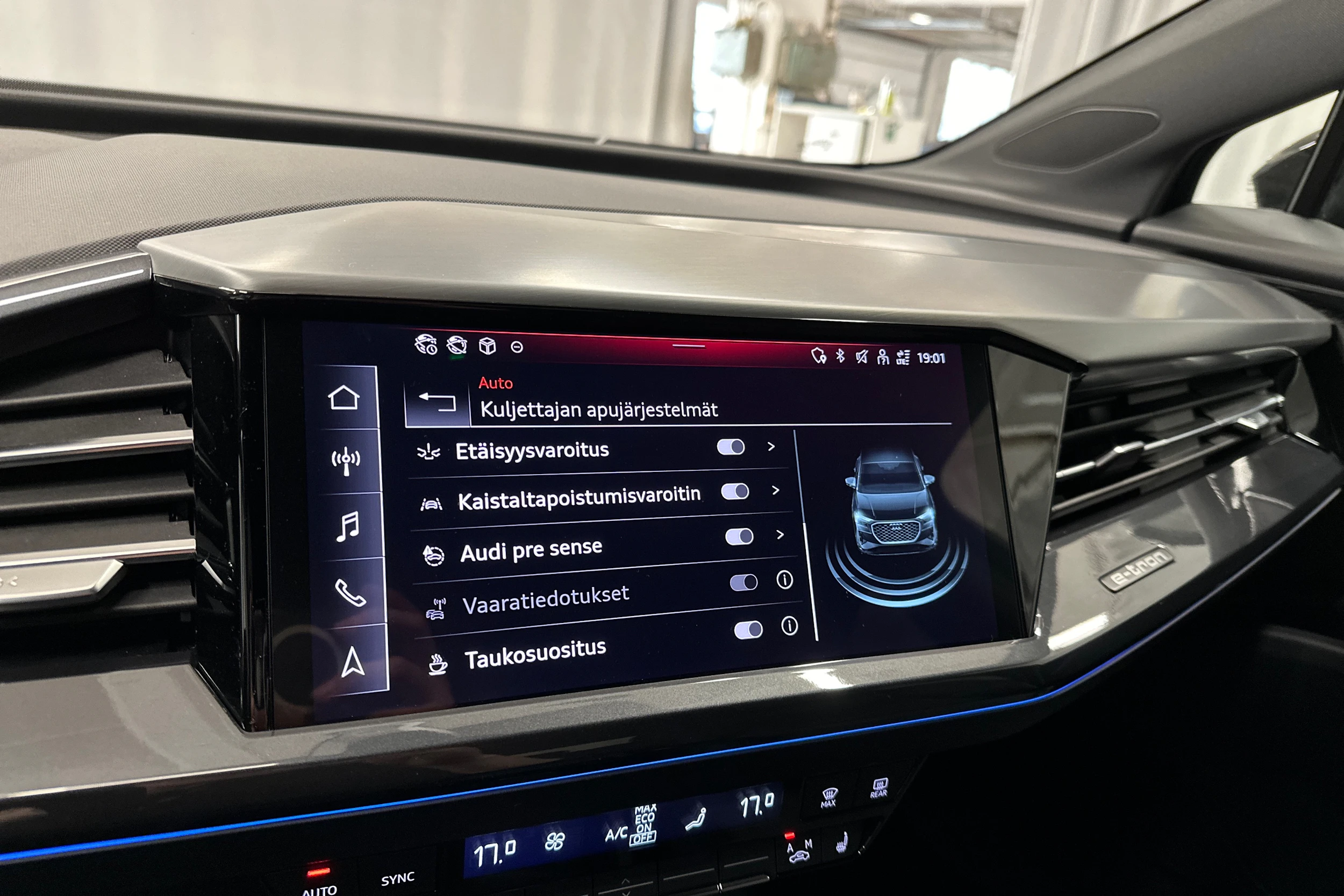 musta Audi Q4 e-tron 2023 kuva 26.