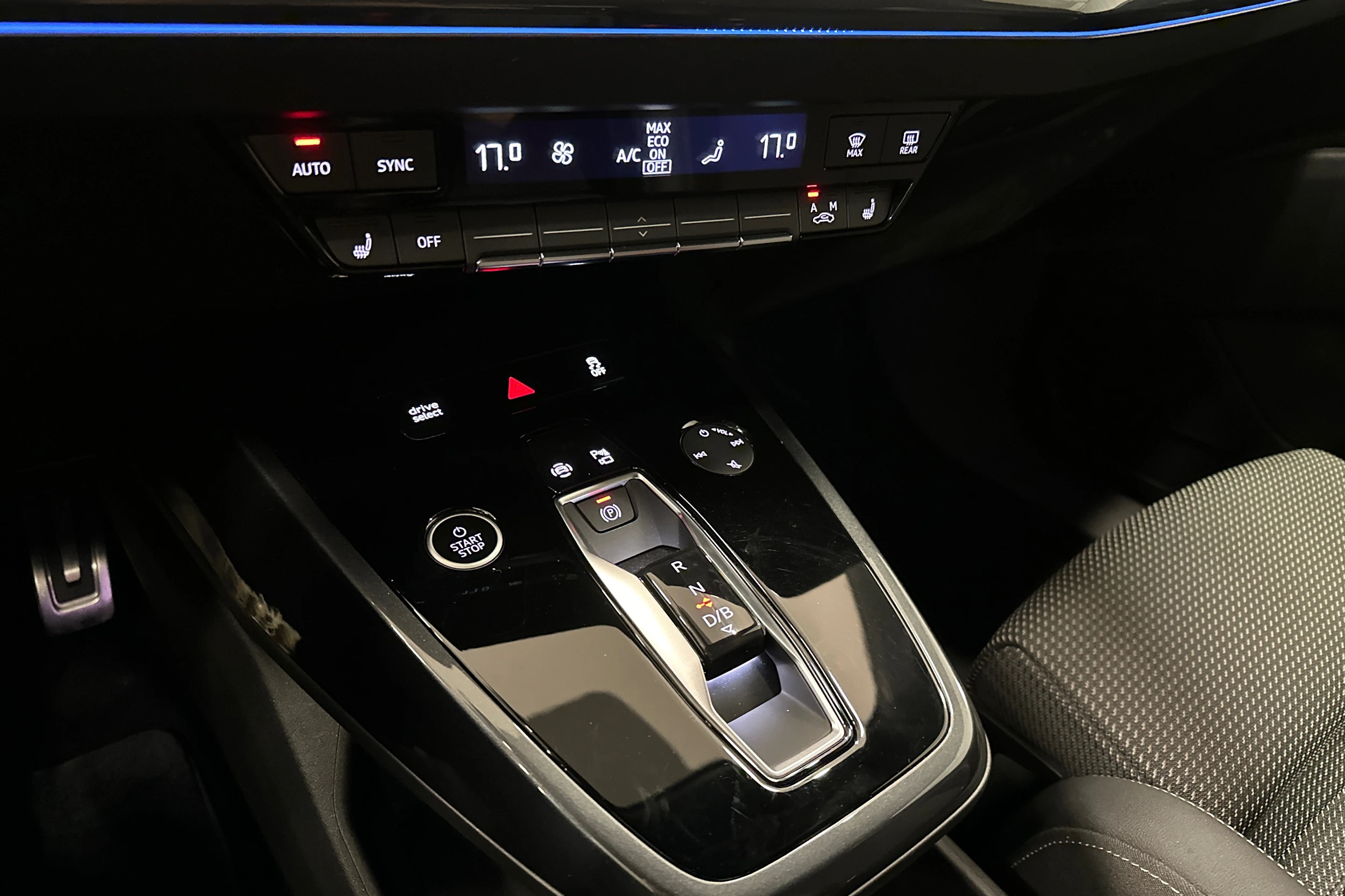 musta Audi Q4 e-tron 2023 kuva 27.