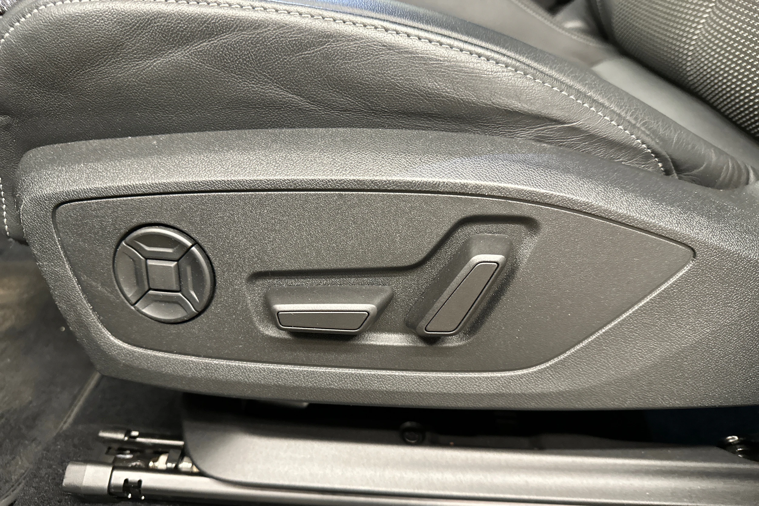 musta Audi Q4 e-tron 2023 kuva 29.